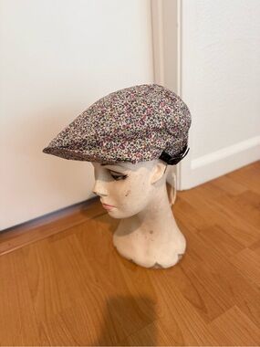 Grevi Floral Cotton Newsboy Cap in Pink and Green